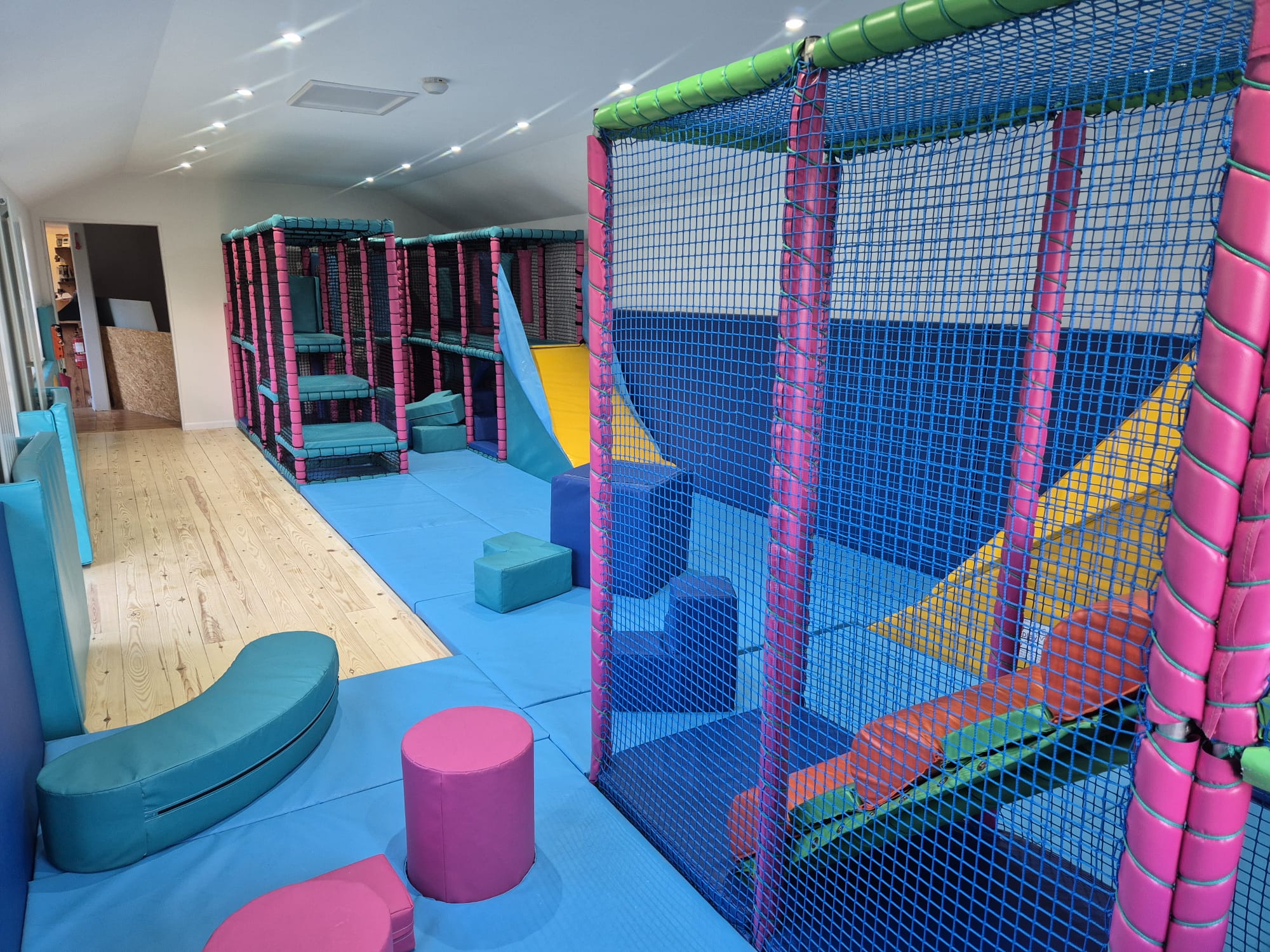 Luxury family holidays in Cornwall with pool and hose riding close to the coast with lots of facilities and great for kids of all ages