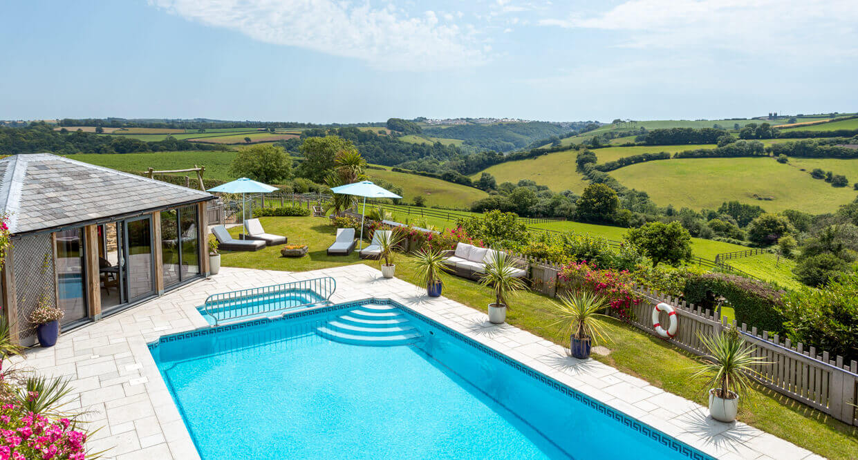 outdoor swimming pool for holidays in cornwall